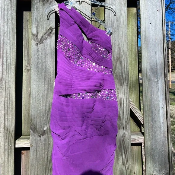 Judy Bridal one shoulder purple gown - Picture 3 of 14